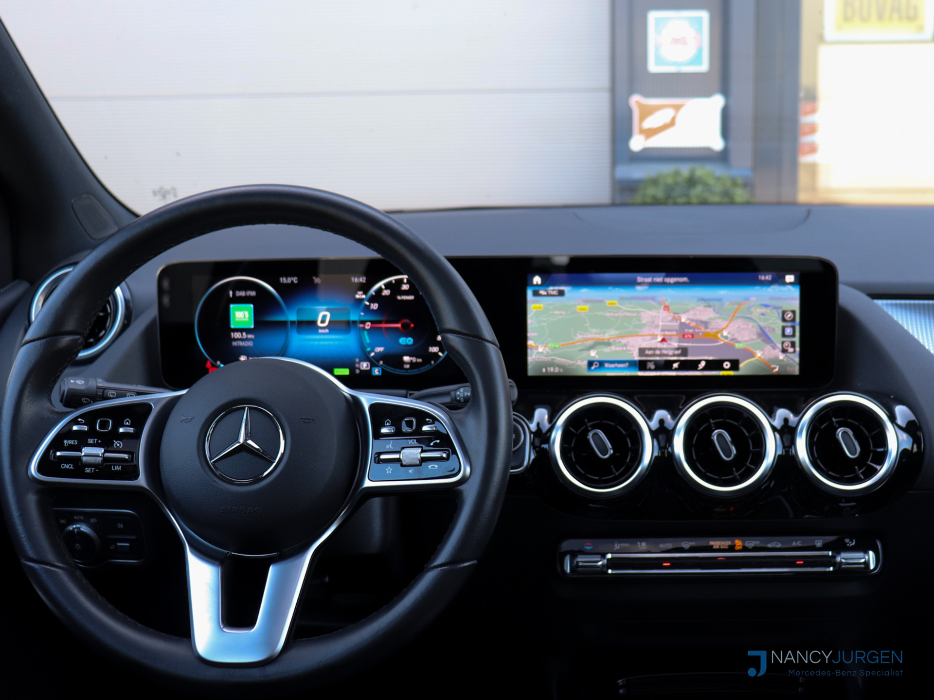 43909852-4.jpg
