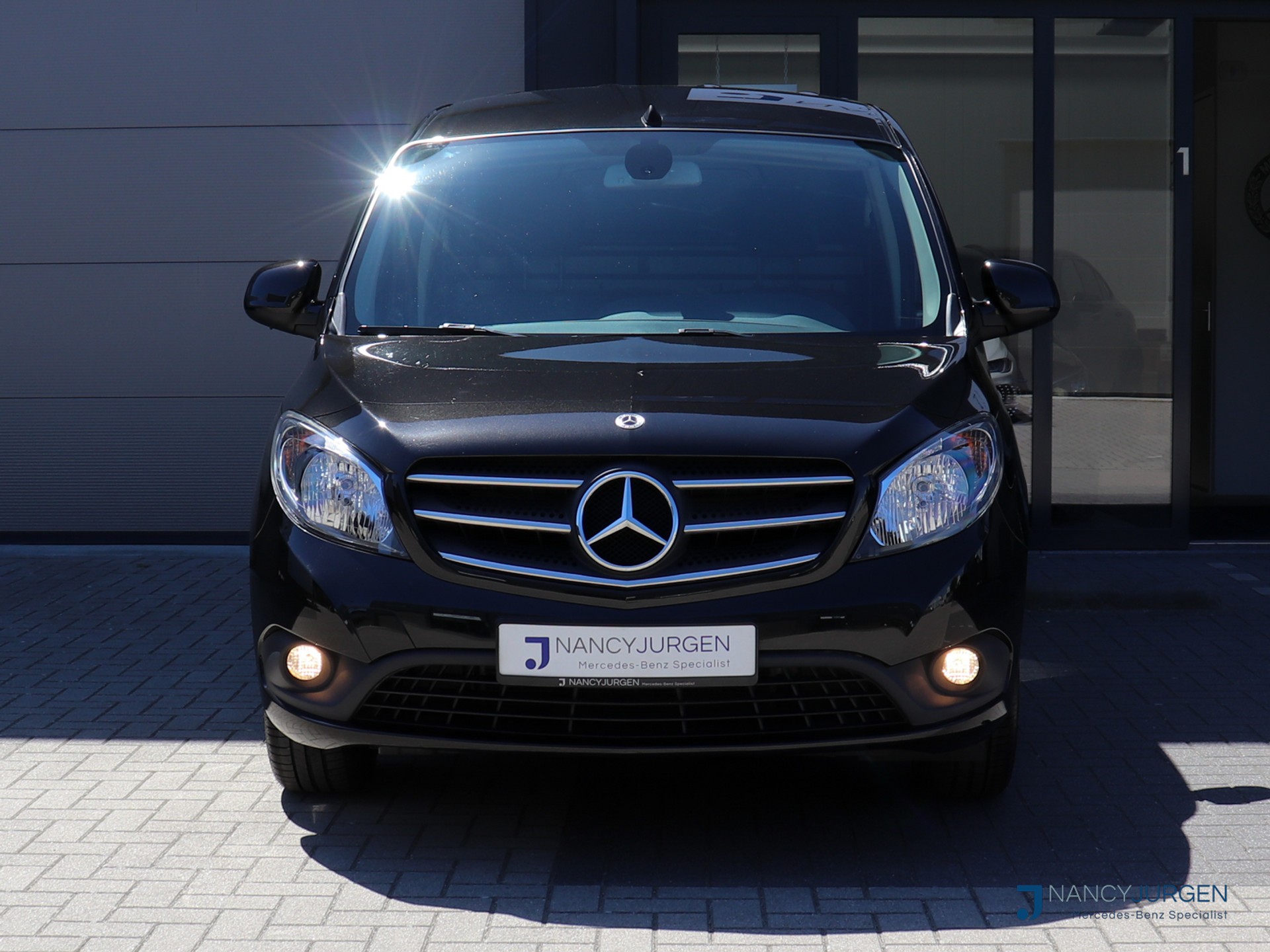 44749681-4.jpg