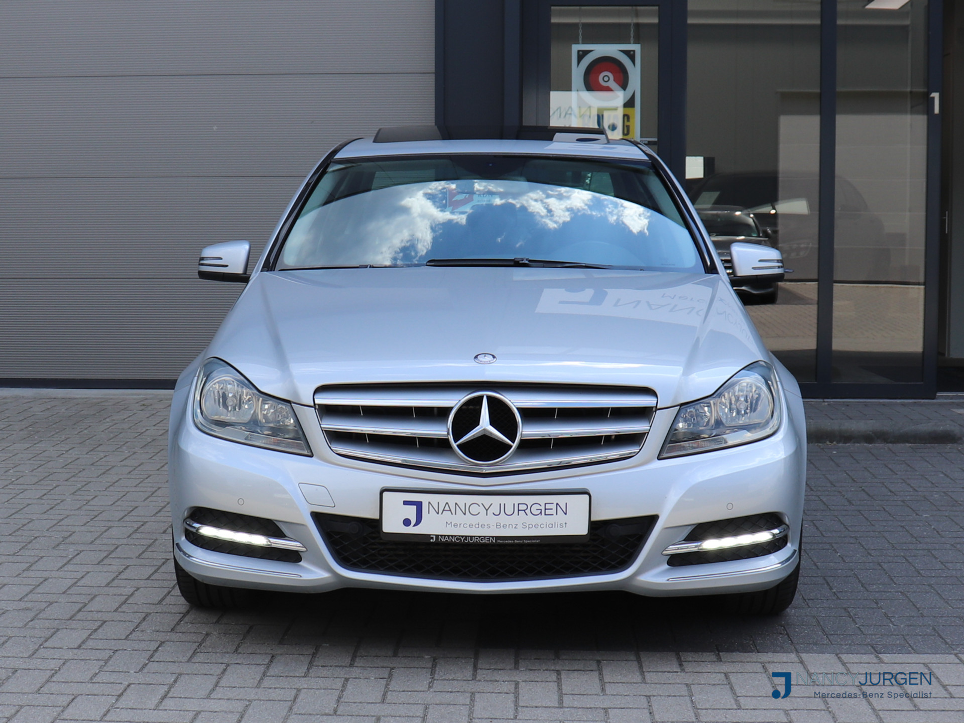 45026472-4.jpg