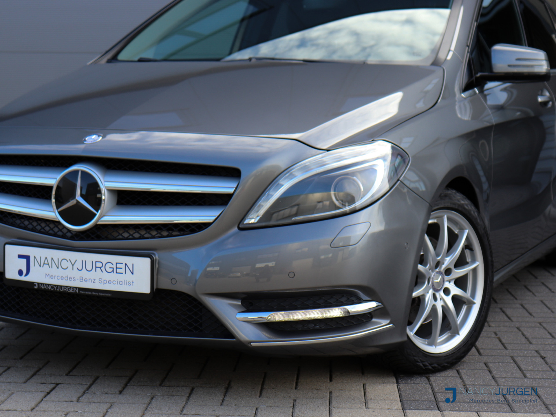47226660-7.jpg
