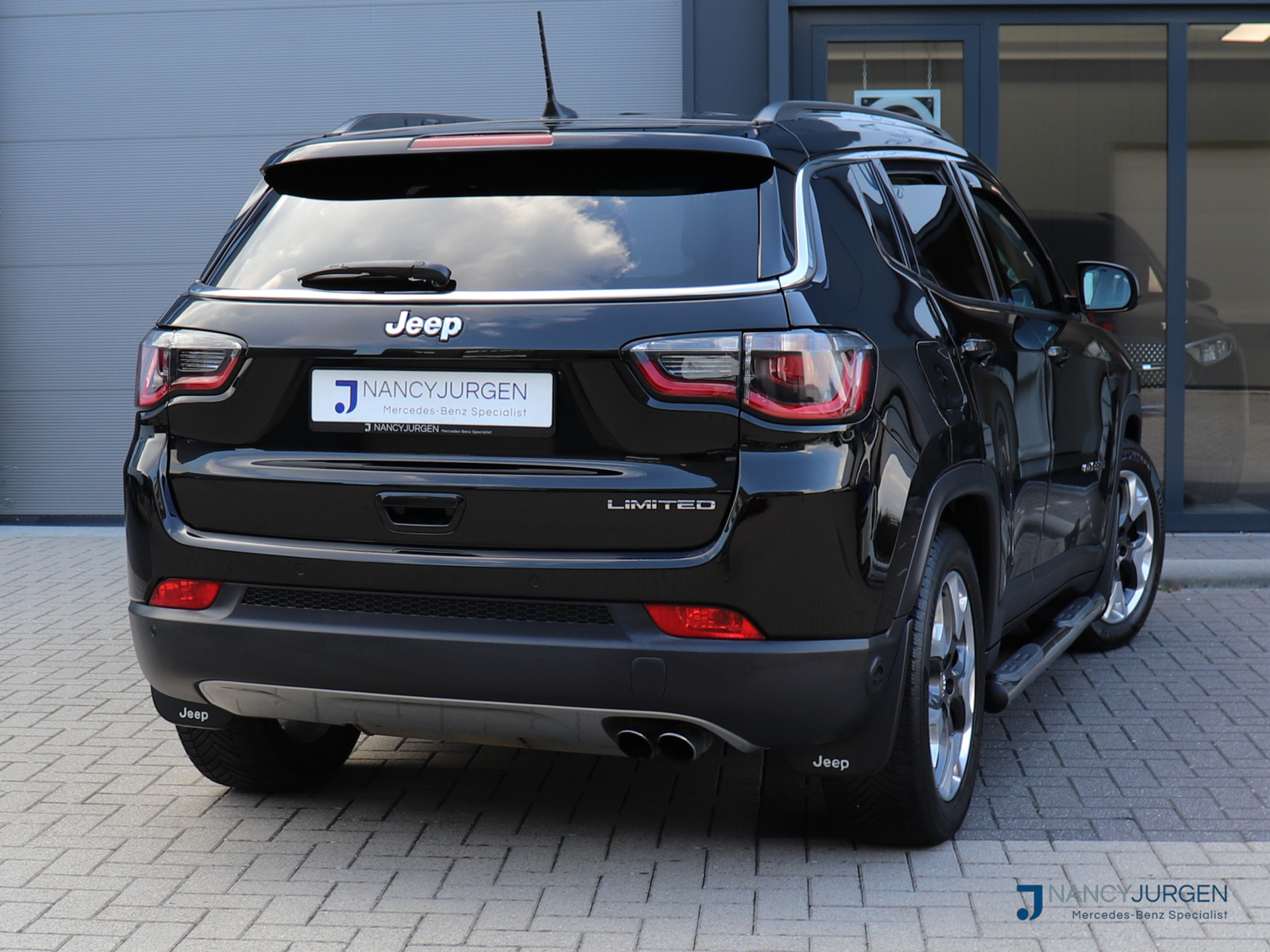 47919124-1.jpg