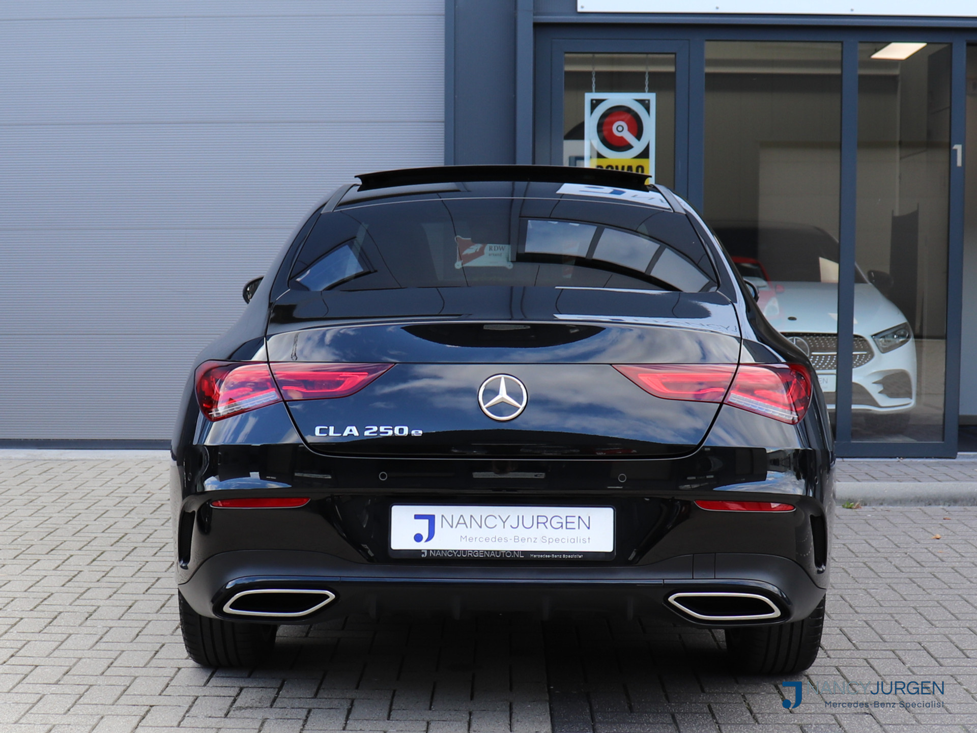 48658471-43.jpg
