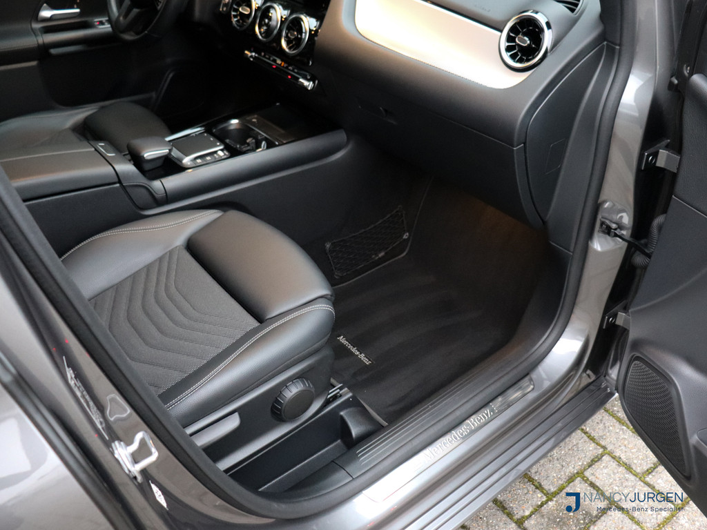 50789919-3.jpg