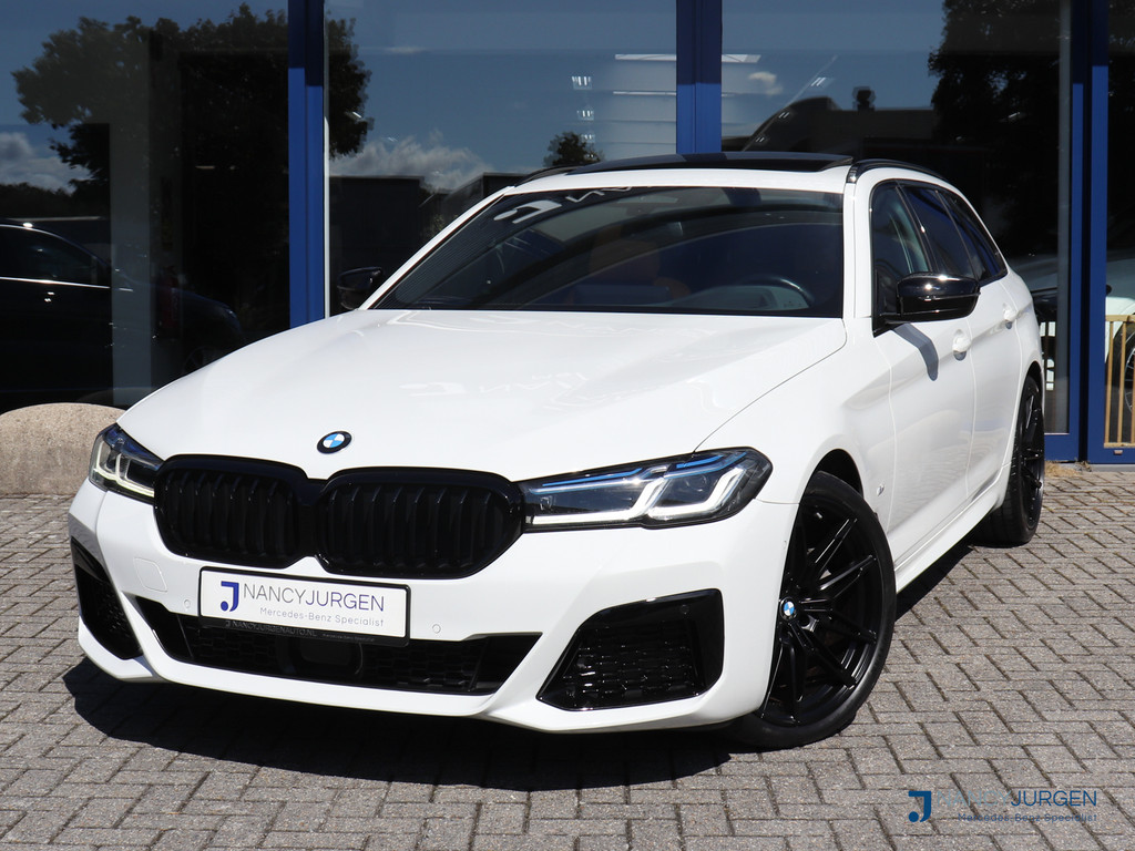 BMW 5 Serie Touring 530i xDrive | 4WD | M-Sport | Pano | Luchtvering | Leder | Ambiente Verlicht. | 20" M Velgen | 4-Zone Climate Control | 51918567-0.jpg | Nancy Jurgen Auto