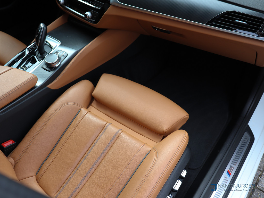 BMW 5 Serie Touring 530i xDrive | 4WD | M-Sport | Pano | Luchtvering | Leder | Ambiente Verlicht. | 20" M Velgen | 4-Zone Climate Control | 51918567-3.jpg | Nancy Jurgen Auto