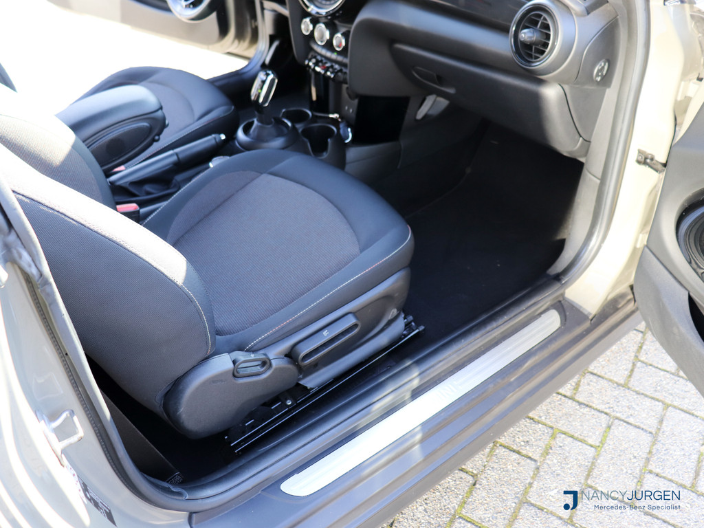 MINI 3-deurs 1.5 Cooper | Navi | Draadloos Opladen | LED Volledig | Parkeersensoren Achter | Accentkleur Hoogglas Zwart | Ambiente Verlichtin 57567243-3.jpg | Nancy Jurgen Auto
